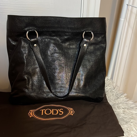 Tod’s black leather tote with multiple front compartments on front and inside - Picture 7 of 8